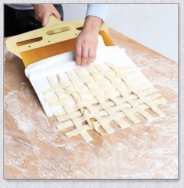 Sliding pizza shovel with non-stick surface and smooth cutting board for easy pizza transfer and serving