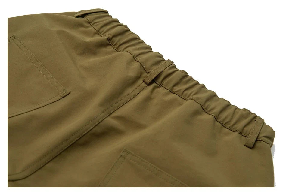 Japanese-inspired retro cargo shorts in khaki and black colours, featuring a loose, straight-leg fit and generous pockets for versatile style and comfort.