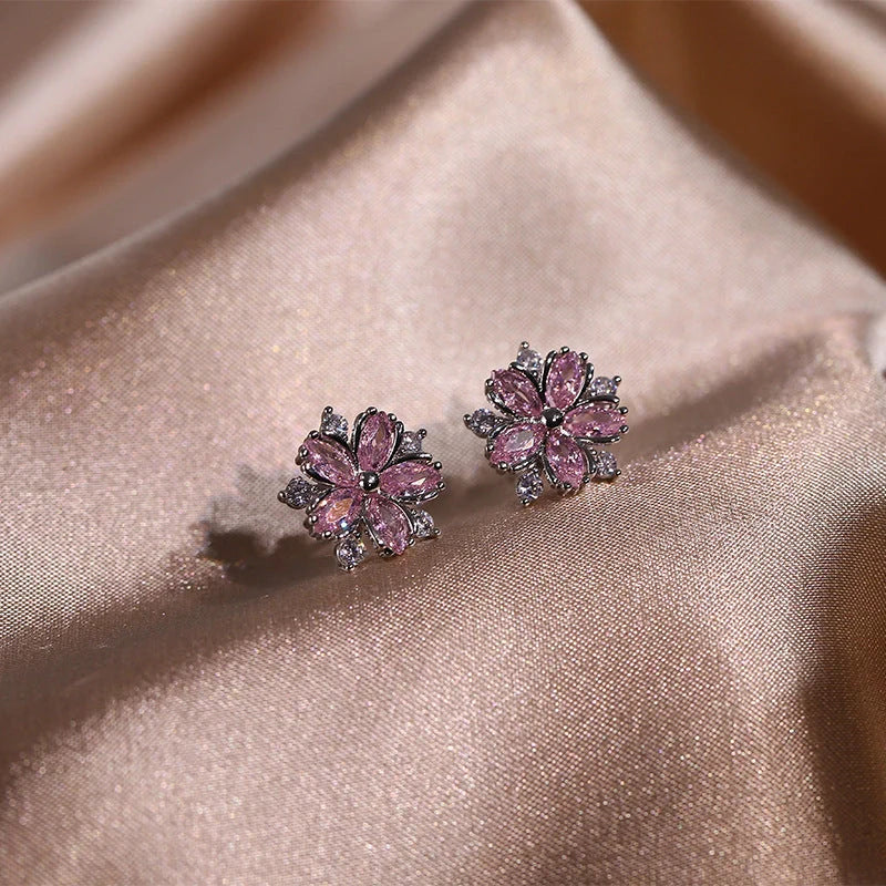 Exquisite zircon jewellery set with double-layered flower design and shimmering cubic zirconia stones