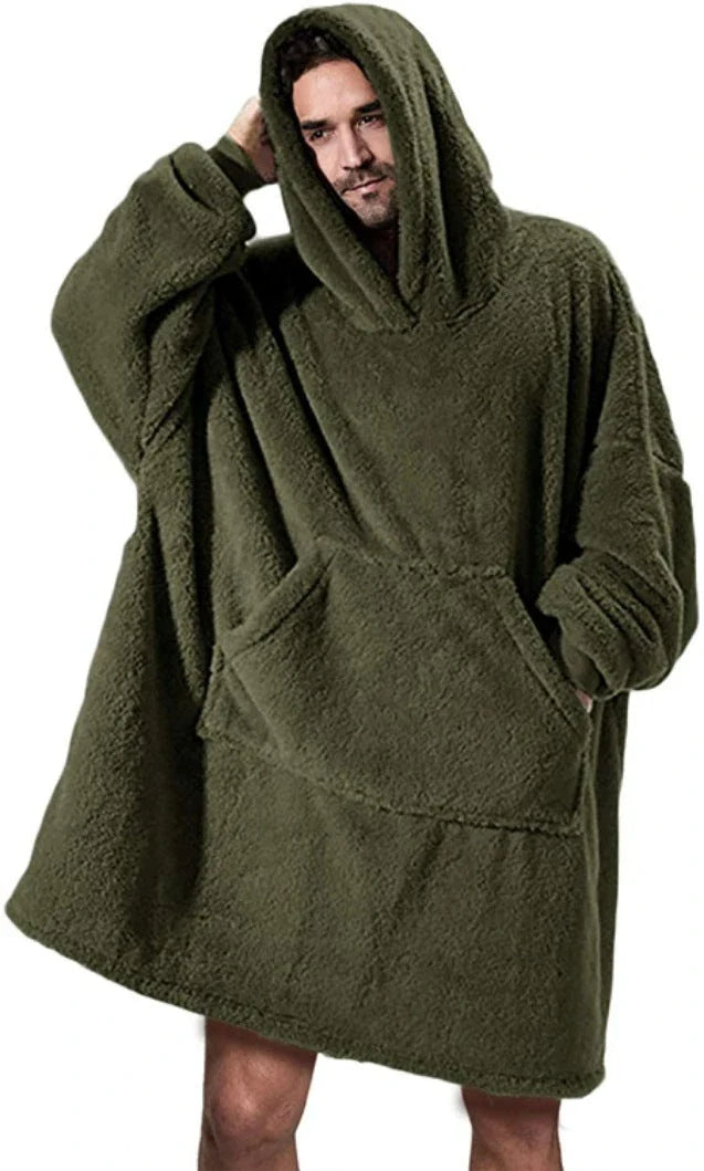 Cozy oversized hooded sweatshirt with big front pocket, made of soft double-sided fleece fabric in a variety of classic colors.