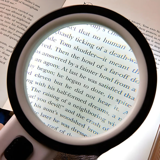 30X handheld illuminated magnifier with 12 LED lights, designed for the elderly and those with low vision