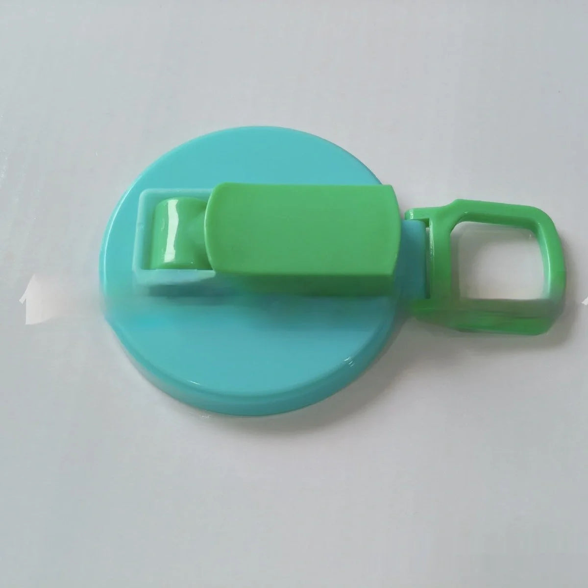 Reusable soda can lid with straw in various colours, fitting standard Coke cans