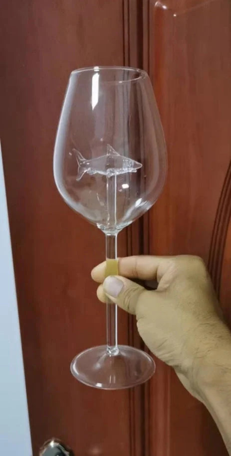 Lead-free crystal red wine glass with rotatable shark inside, clear design for elegant wine serving