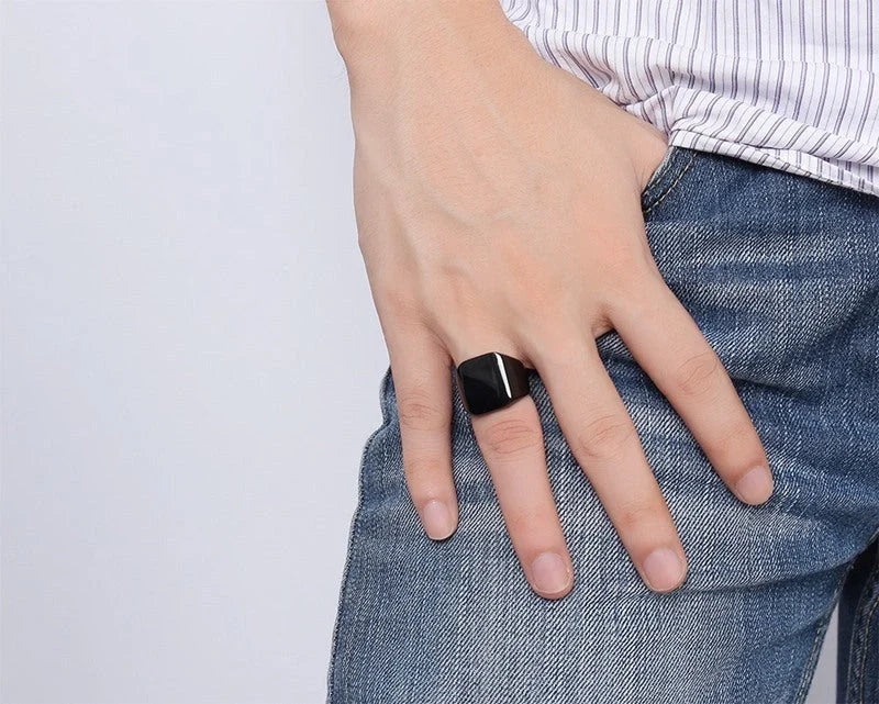 Jinshengfeng Lightweight Personality Ring in Gold, Black, and Silver - Elegant and Comfortable Jewellery