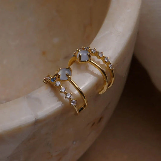 Elegant vintage-style opal earrings with a captivating play of light and a luxurious gold-plated finish