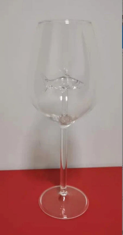 Lead-free crystal red wine glass with rotatable shark inside, clear design for elegant wine serving