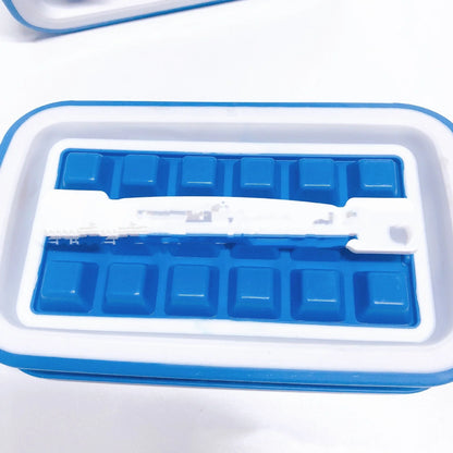 Premium silicone ice cube tray with 36 slow-melting cubes for chilled cocktails and beverages