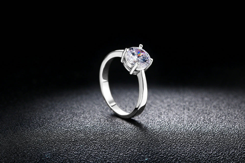 Elegant rose gold and zircon ring with a geometric design and sparkling zircon stones