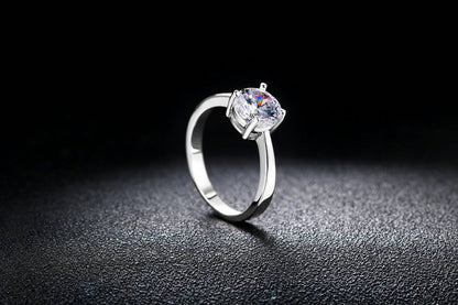 Elegant rose gold and zircon ring with a geometric design and sparkling zircon stones