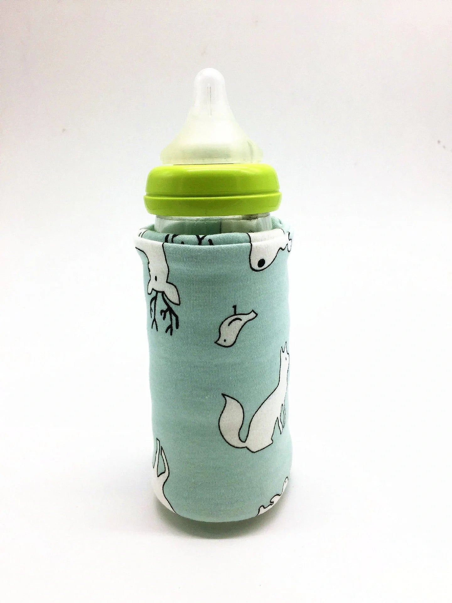 USB-powered baby bottle warmer and insulated travel bag for keeping milk warm on the go