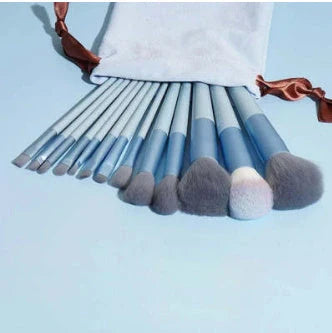 13-piece makeup brush set with soft artificial fibres and durable handles
