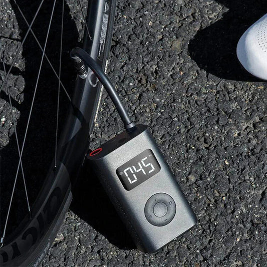 Portable electric air pump with digital display, suitable for inflating car tyres and outdoor equipment
