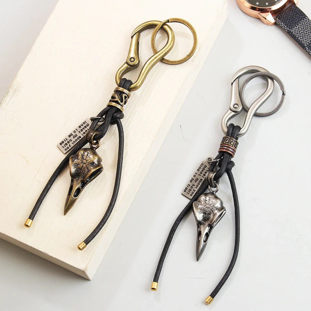 Retro leather keychain with lobster clasp and skull motif in bronze and silver