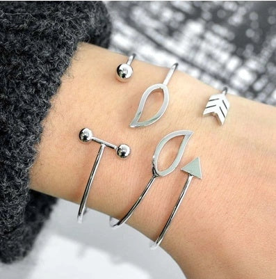 Adjustable geometric bracelet set with crystal and leaf motifs