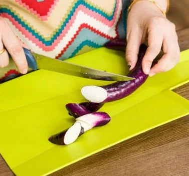 Premium foldable chopping board made of food-grade materials for versatile kitchen prep and easy storage