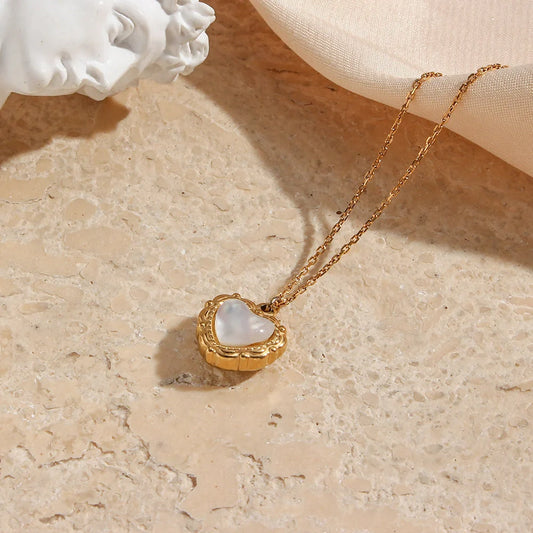 Luxury Love Light Necklace with vintage shell pendant and 18k gold plating