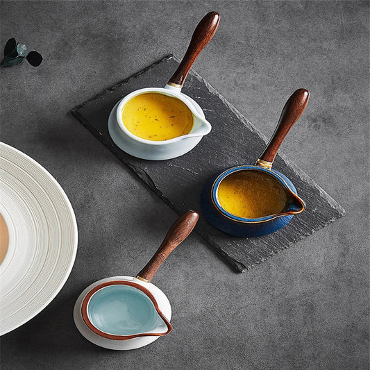 Porcelain milk jug with acacia wood handle and V-shaped spout, 200ml capacity