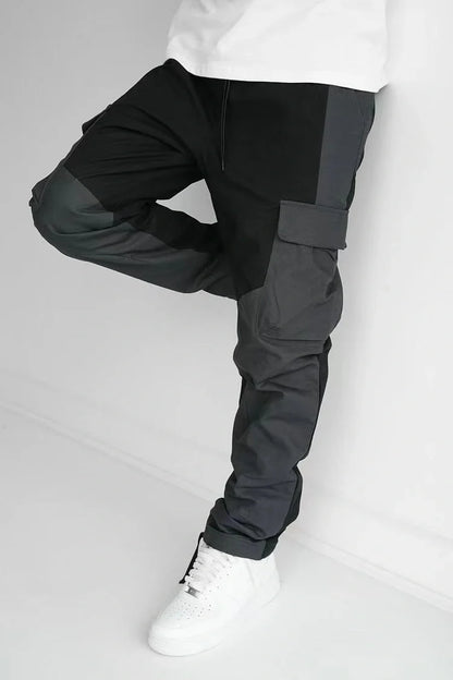 Men's large pocket stitching trousers in black and grey, featuring multiple pockets and a loose fit.