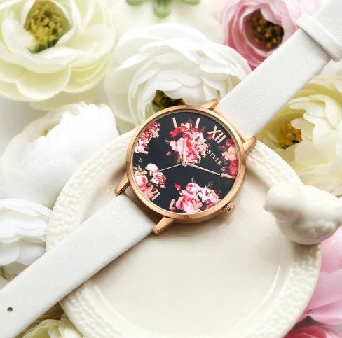 Rose gold quartz wrist watch with leather strap for women