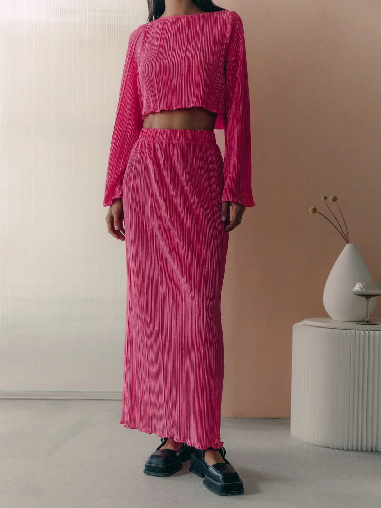 Elegant green bell sleeve short top paired with a mid-length skirt, a timeless and sophisticated British-inspired fashion ensemble