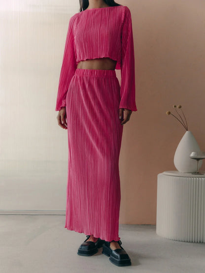 Elegant green bell sleeve short top paired with a mid-length skirt, a timeless and sophisticated British-inspired fashion ensemble