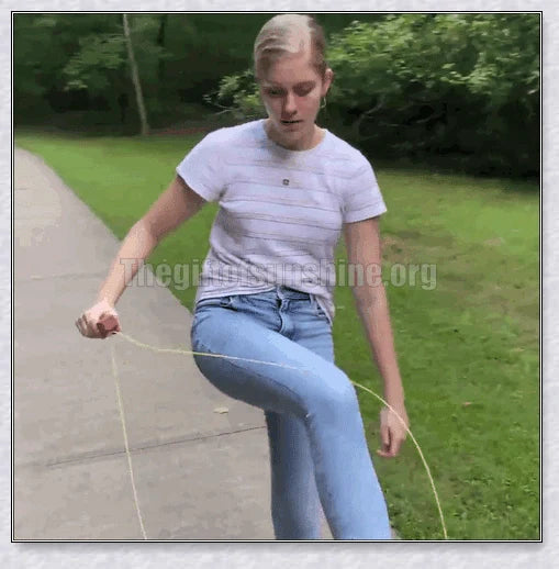 A mesmerising rope launcher toy that creates a hypnotic, floating string loop through the principles of physics