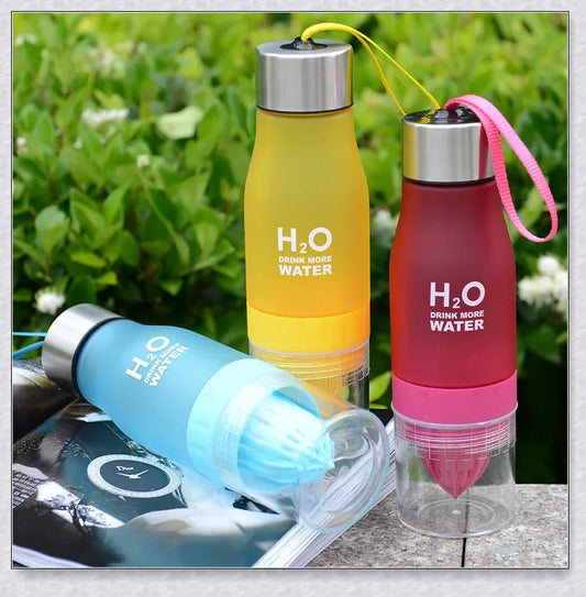 H2O Fruit Infusion Water Bottle with Vibrant Fruit Slices Floating Inside
