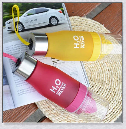 H2O Fruit Infusion Water Bottle with Vibrant Fruit Slices Floating Inside