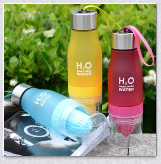 H2O Fruit Infusion Water Bottle with Vibrant Fruit Slices Floating Inside