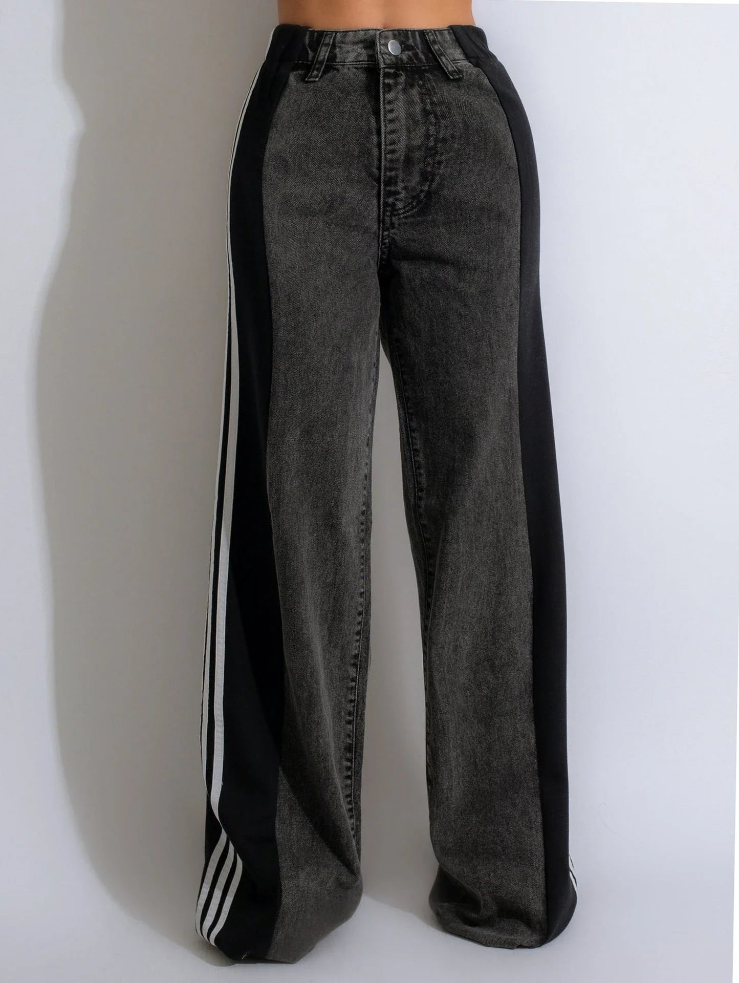 Stylish high-waist denim pants with patchwork details, available in a range of trendy color combinations