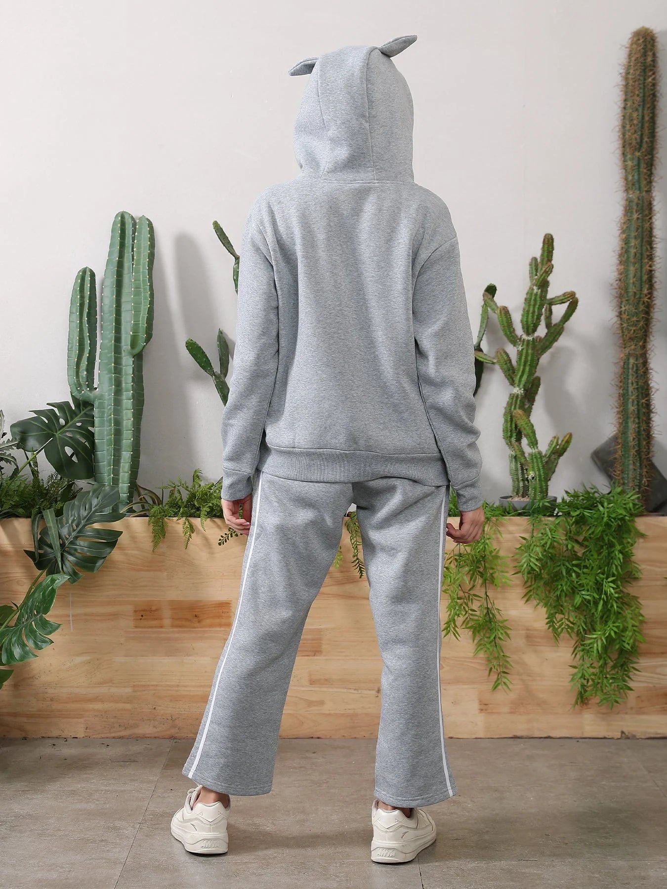 Women's Long Sleeved Hoodie Set in black and grey