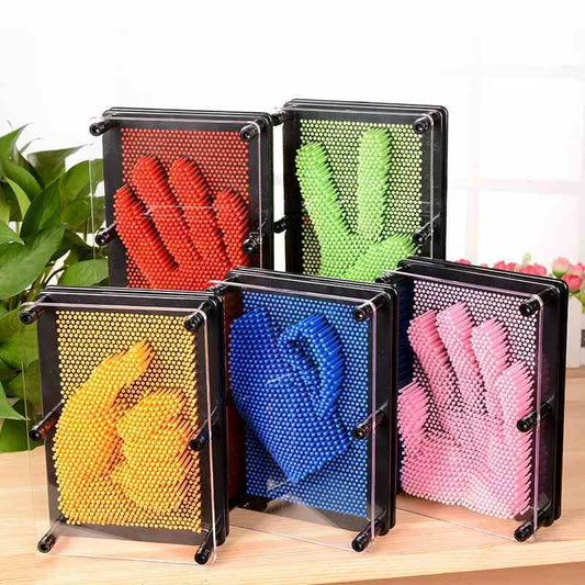 Customizable 3D Sculpture Frame captures the intricate details of any object, hand, or face in seconds