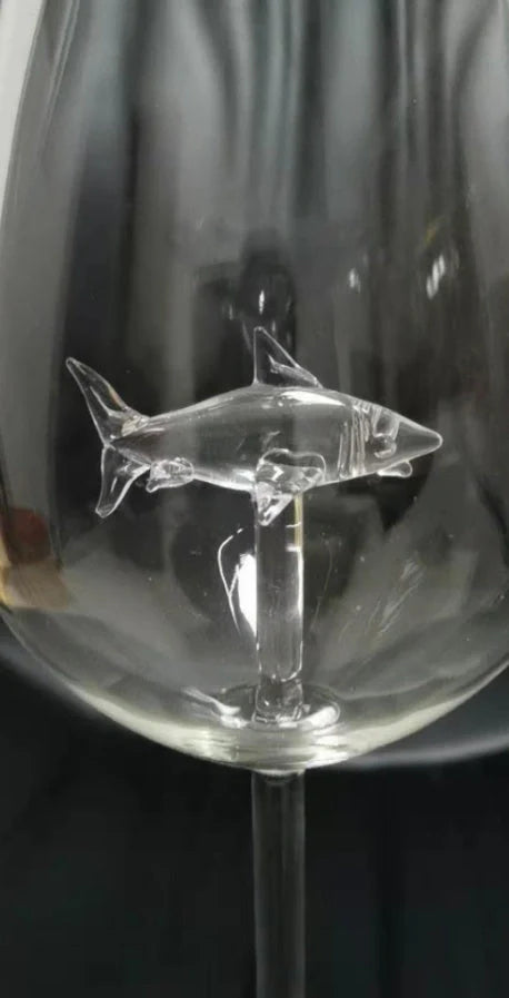 Lead-free crystal red wine glass with rotatable shark inside, clear design for elegant wine serving