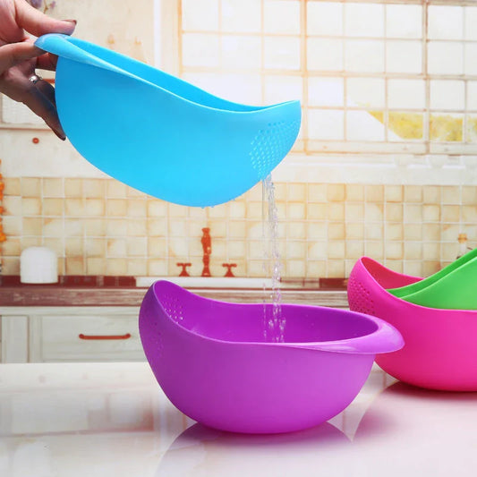 Durable plastic rice strainer with perforated design for efficient washing and draining