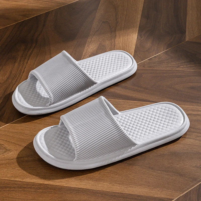 Stylish non-slip summer slippers for men and women in various colours