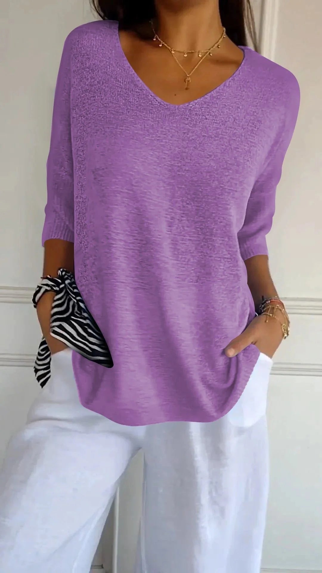 Stylish long-sleeve jumper in various colours with a slimming V-neckline design for a flattering silhouette