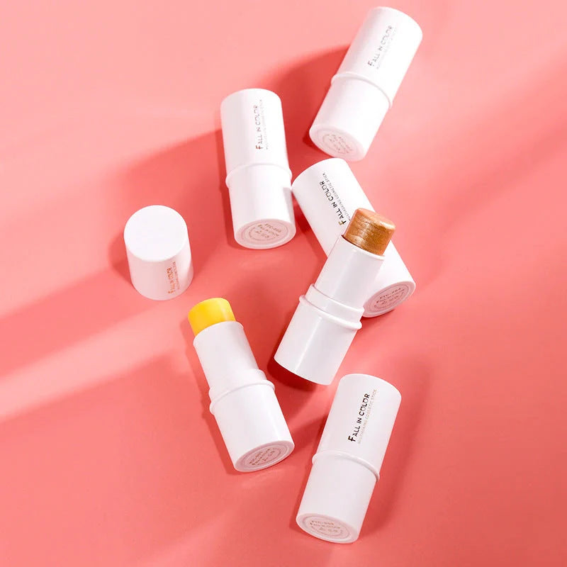 Multifunctional 3-in-1 highlighter pen for face, eyes, and lips in compact design