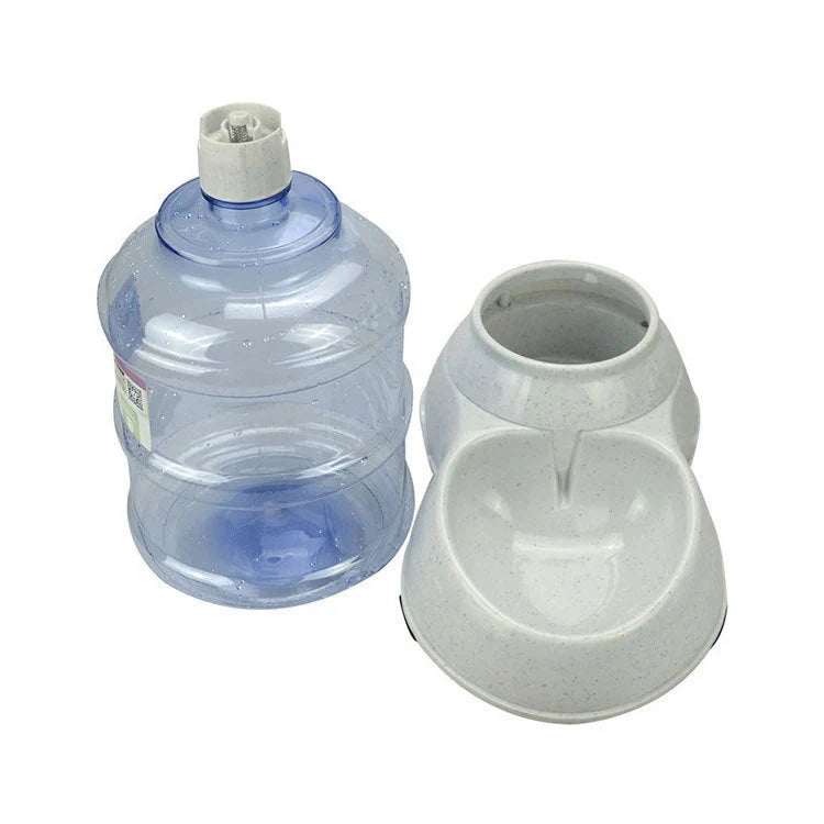 Automatic pet feeder and water dispenser for cats and dogs, available in green