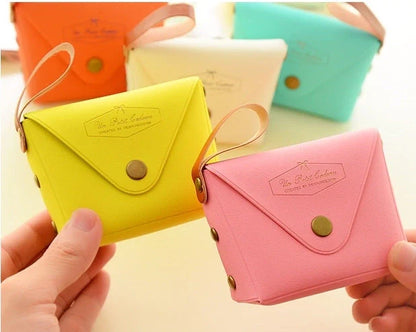 Vibrant macaron-shaped key case in candy colours for keys organisation