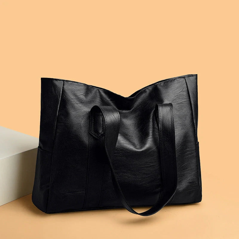 Stylish large capacity commuter shoulder bag in brown and black for autumn and winter