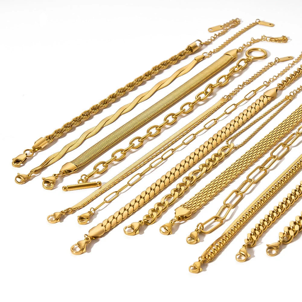 Stainless steel bracelet with real gold treatment in various colours, featuring geometry shapes and ring elements