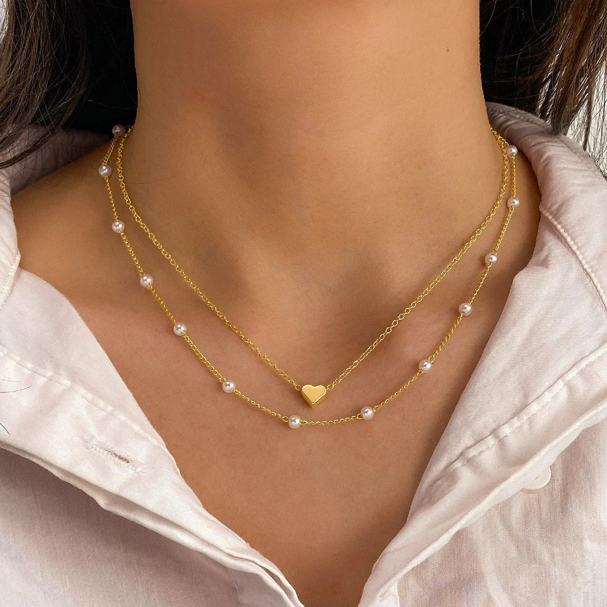 Elegant pearl and tassel double-layer necklace in gold tone, a timeless accessory for discerning women