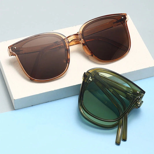 Folding sunglasses with UV400 protection in various colours