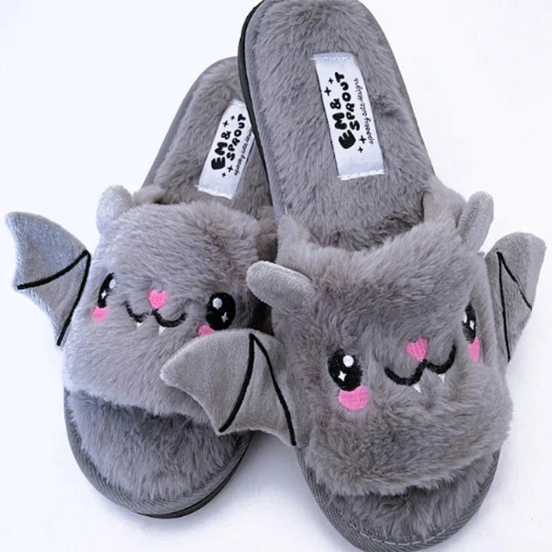 Bat wing slippers in super soft velvet with artificial fur lining