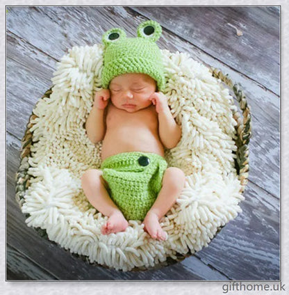 Adorable frog-themed crochet baby beanie and bloomer set for newborn photography