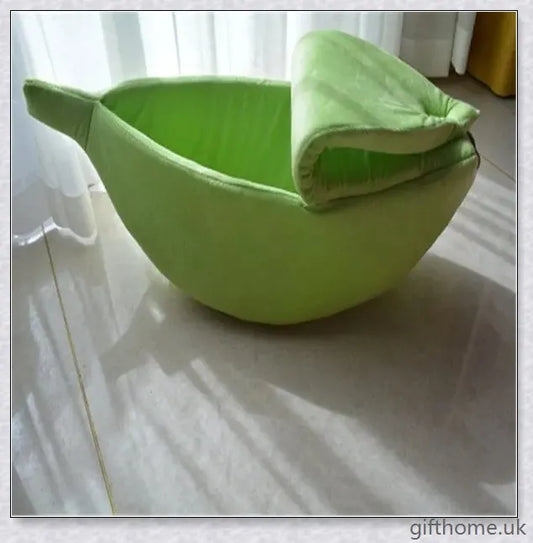 Comfortable Banana Pet Nest - Cosy Boat-Shaped Pet Sleeping Bag with Arctic Velvet and Plush Materials