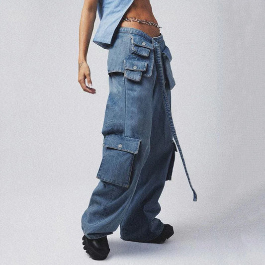 High-waisted baggy jeans with lace-up cargo pockets for a stylish and comfortable autumn/winter look