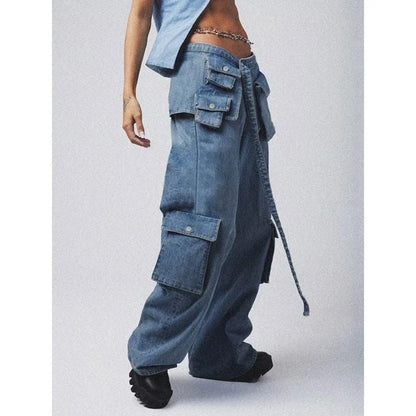 High-waisted baggy jeans with lace-up cargo pockets for a stylish and comfortable autumn/winter look