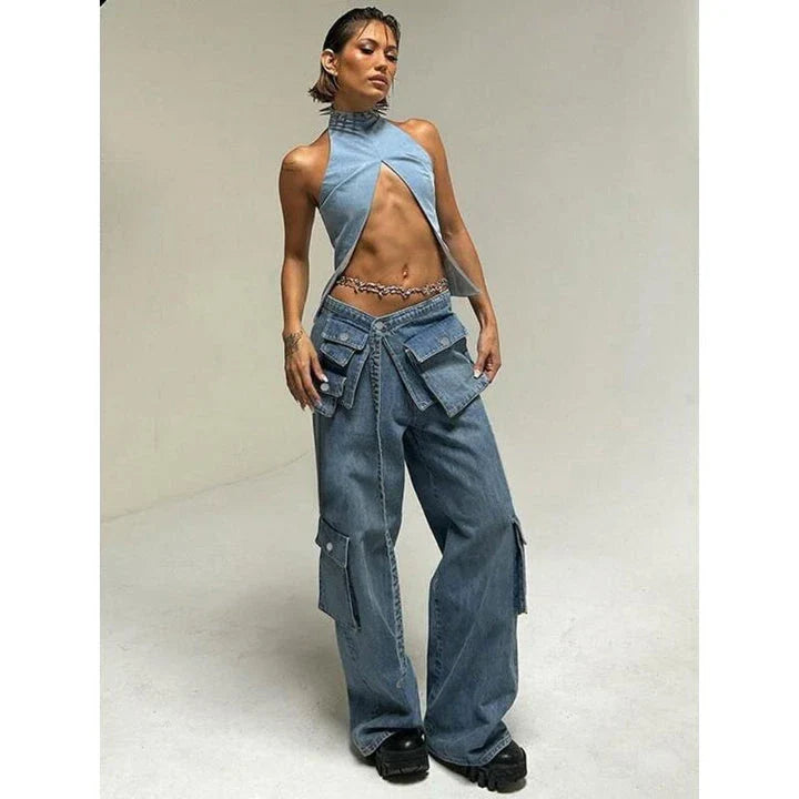 High-waisted baggy jeans with lace-up cargo pockets for a stylish and comfortable autumn/winter look