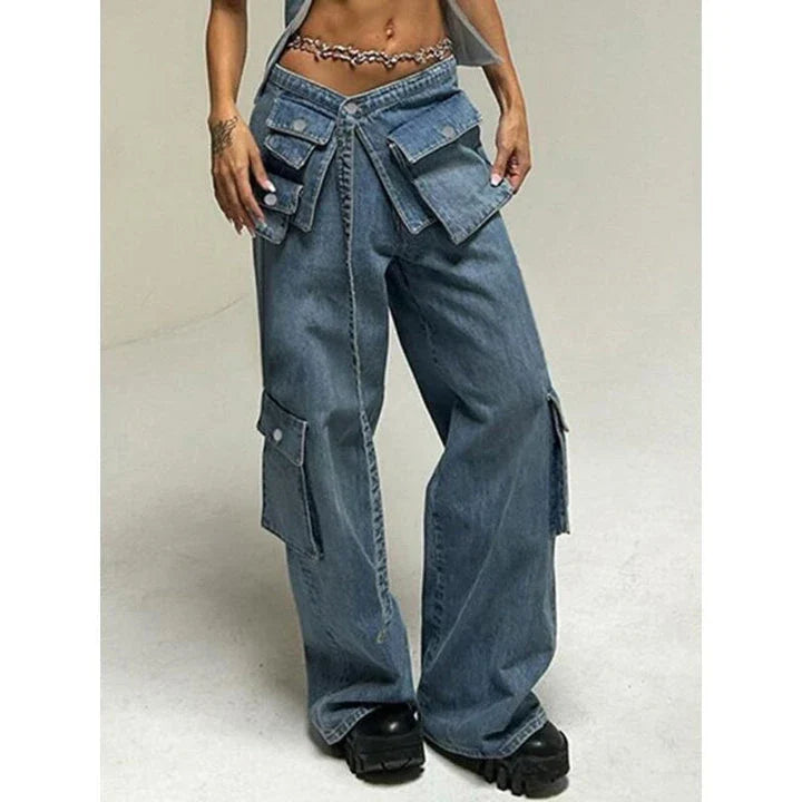 High-waisted baggy jeans with lace-up cargo pockets for a stylish and comfortable autumn/winter look